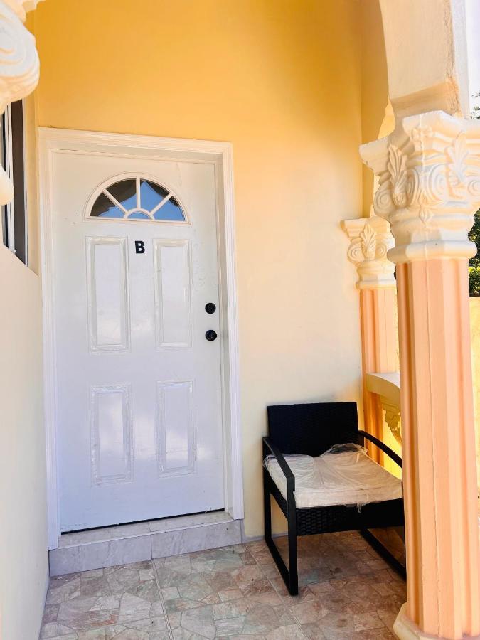 The Rest Stop-B- 15 Min From Airport/24Hrs Security Montego Bay Eksteriør bilde